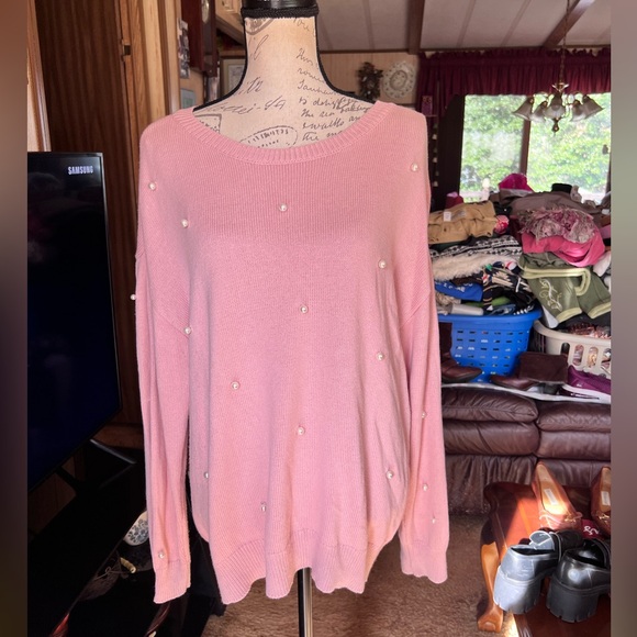 Women’s St. John's Bay pink sweater with faux pearl embellishments. - Picture 10 of 14